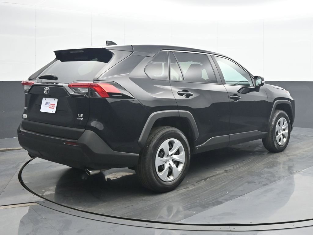 Used 2022 Toyota RAV4 LE image 6