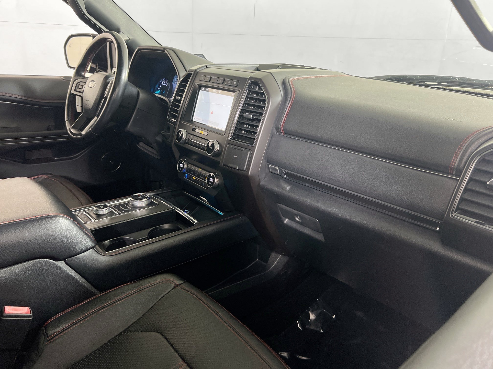 Used 2019 Ford Expedition Limited w/ Equipment Group 303A AWD/4WD image 30
