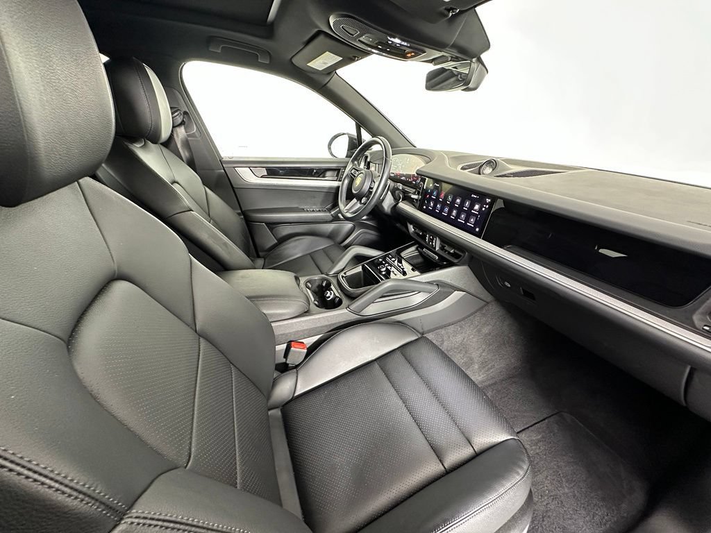 Certified 2024 Porsche Cayenne AWD/4WD image 41