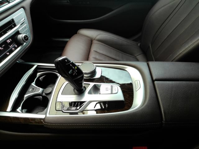 Used 2022 BMW 740i RWD image 41