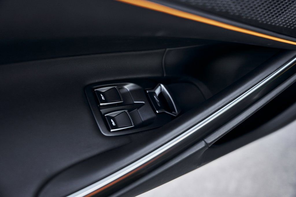 Used 2025 McLaren Artura Spider image 32