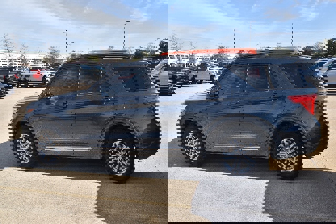 Certified 2022 Ford Explorer XLT w/ Equipment Group 202A image 9