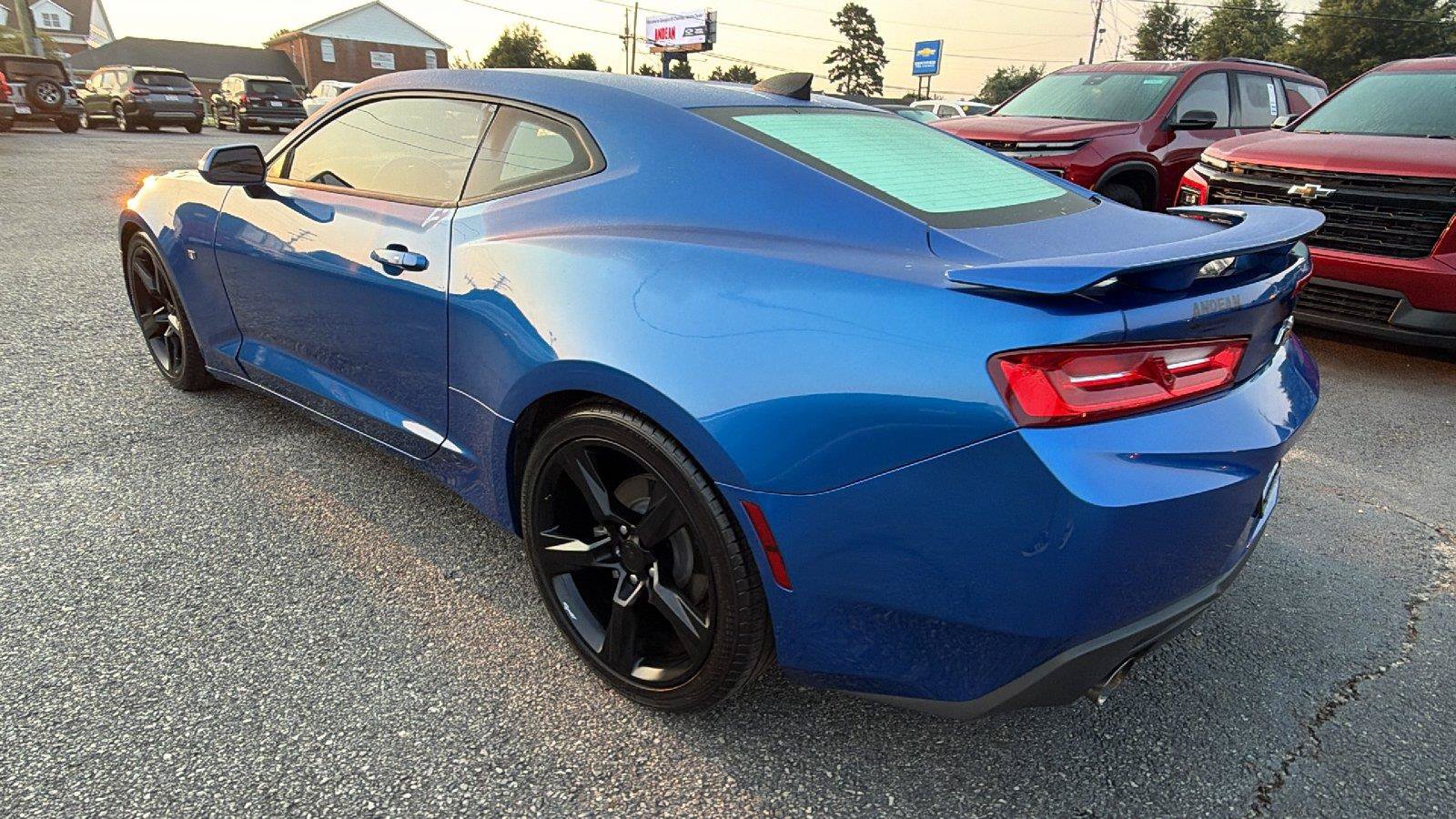 Used 2018 Chevrolet Camaro LT RWD image 10