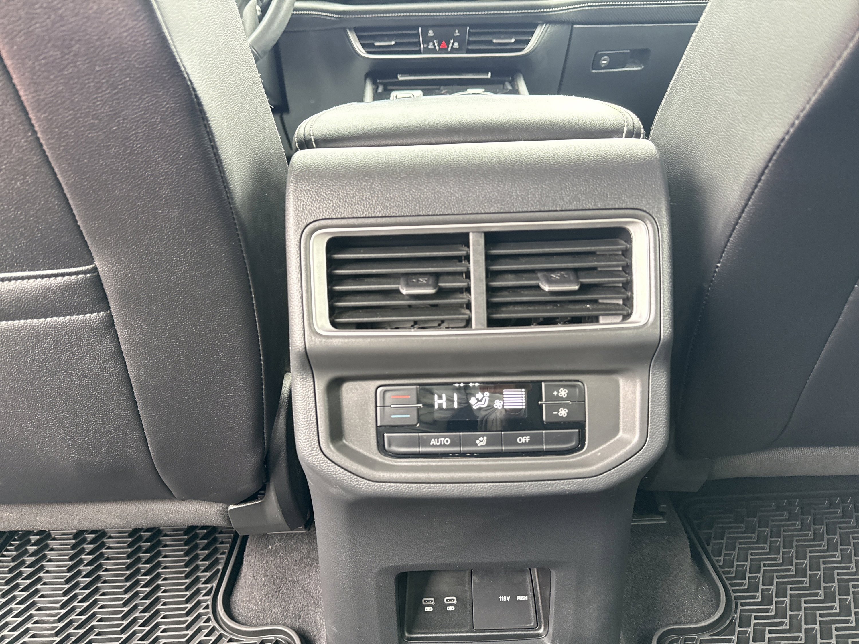 Used 2024 Volkswagen Atlas SE AWD/4WD image 18