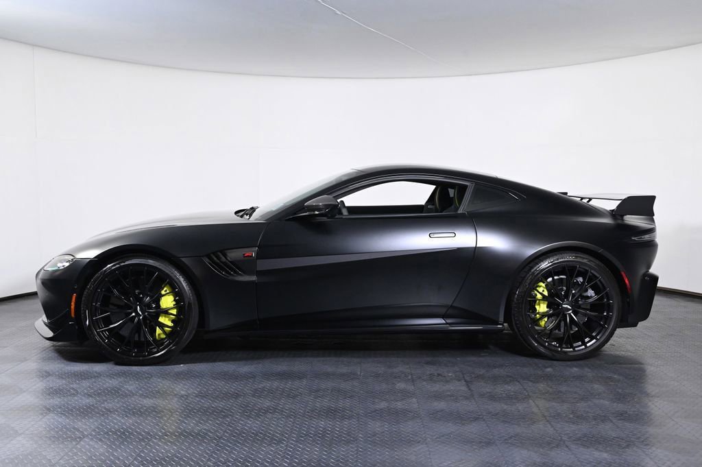 Used 2023 Aston Martin V8 Vantage Coupe RWD image 3