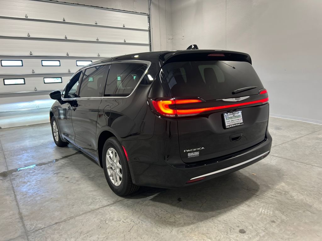 New 2026 Chrysler Pacifica Select FWD image 8
