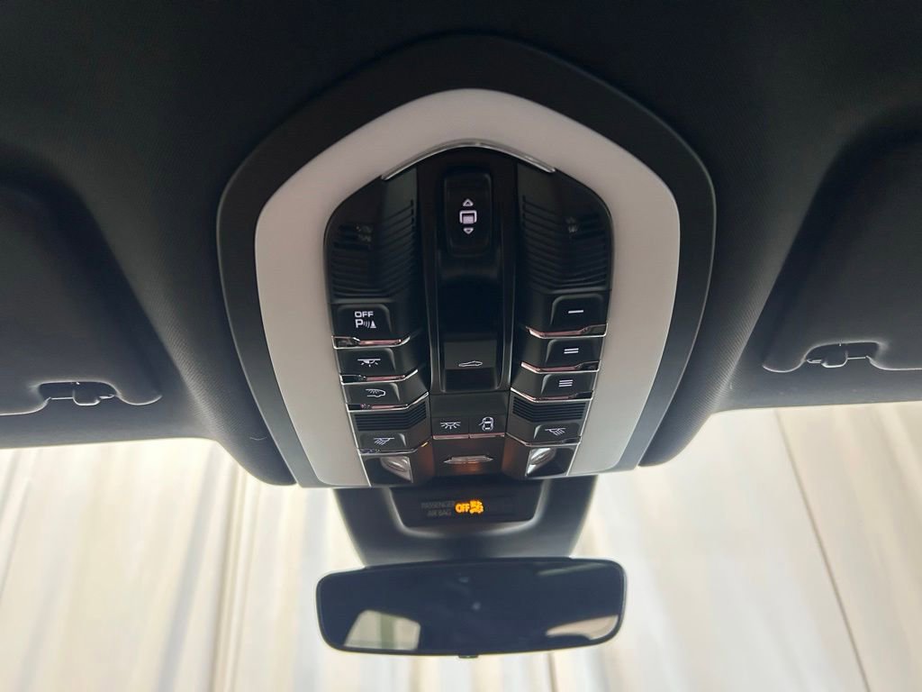 Certified 2023 Porsche Macan Turbo AWD/4WD image 23