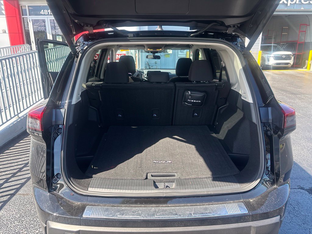 Certified 2026 Nissan Rogue SV AWD/4WD image 11