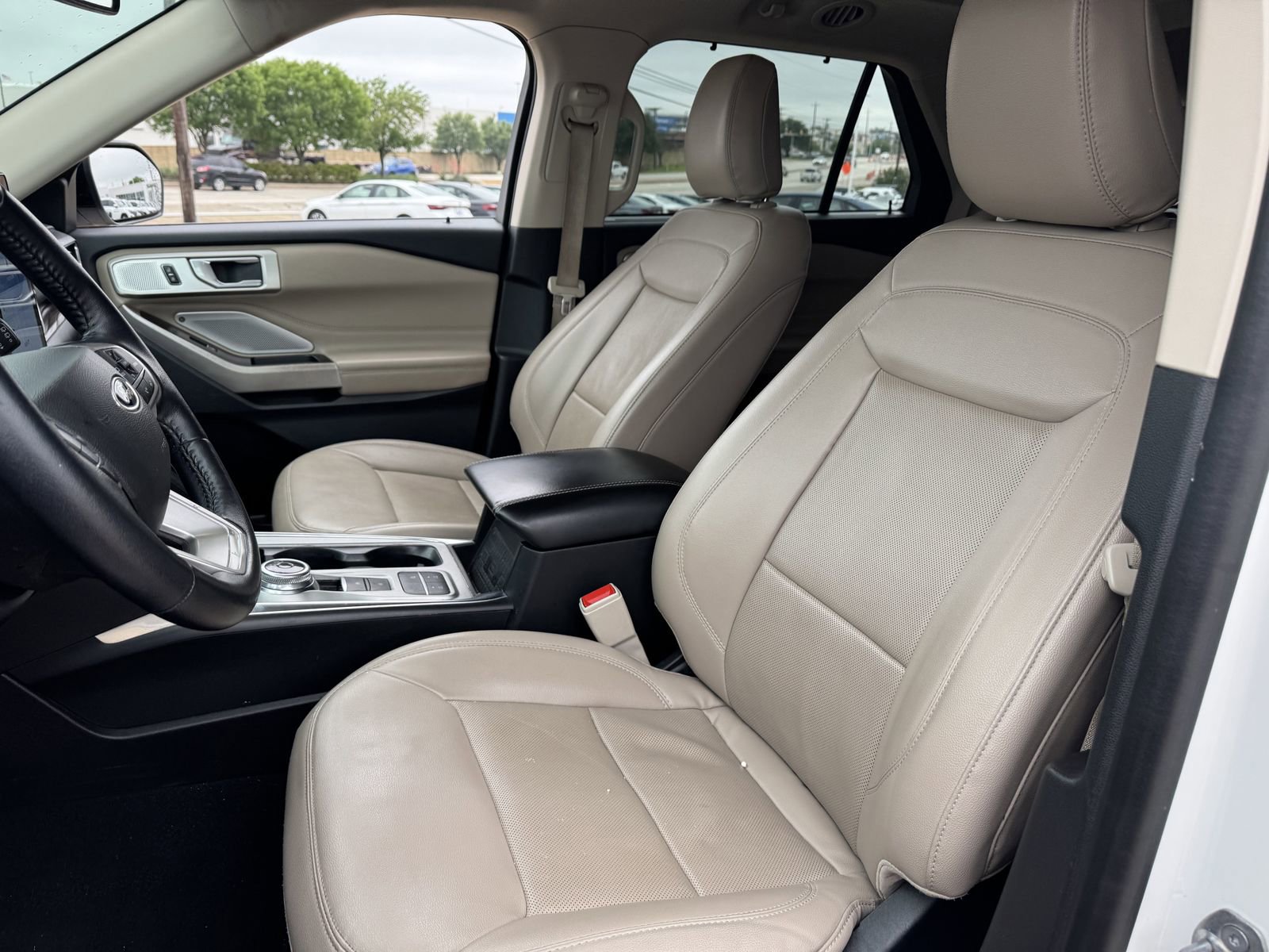 Used 2022 Ford Explorer Limited w/ Limited Technology Package RWD image 25