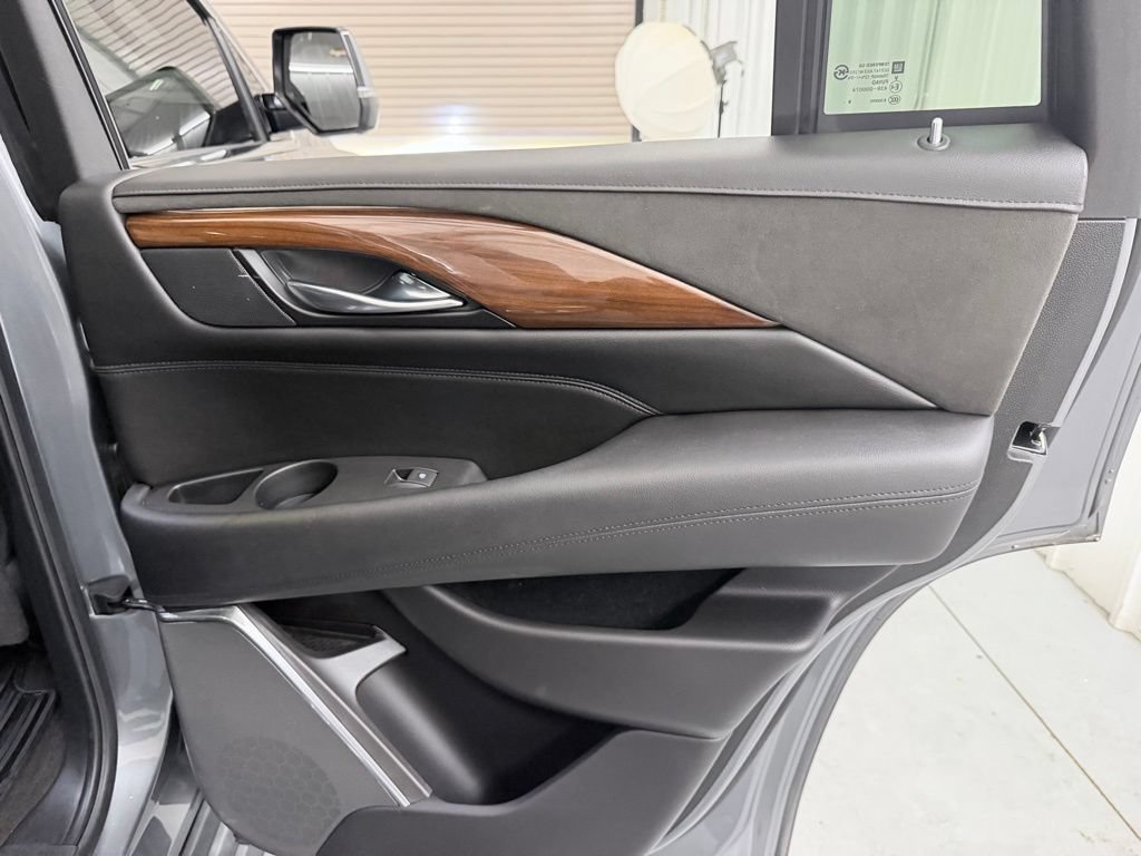 Used 2020 Cadillac Escalade Luxury w/ LPO, Radiant Package AWD/4WD image 40
