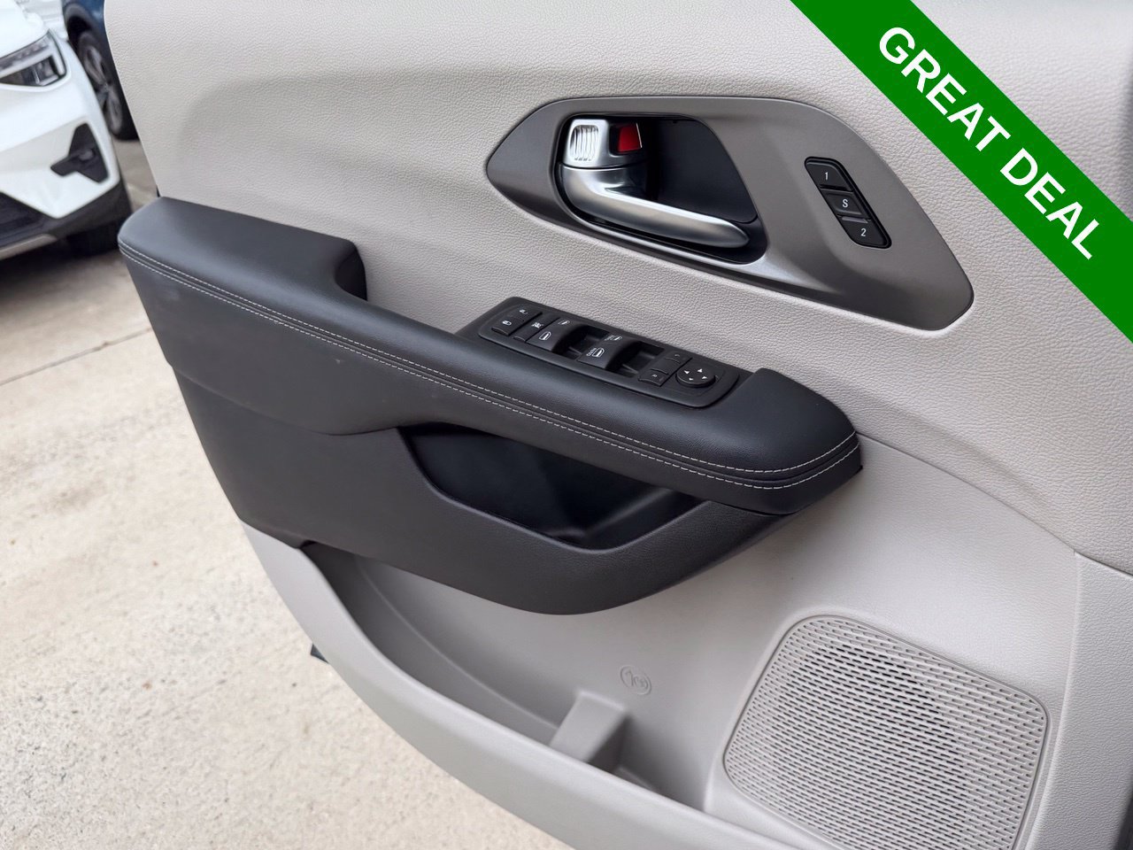 Used 2024 Chrysler Pacifica Touring-L FWD image 28