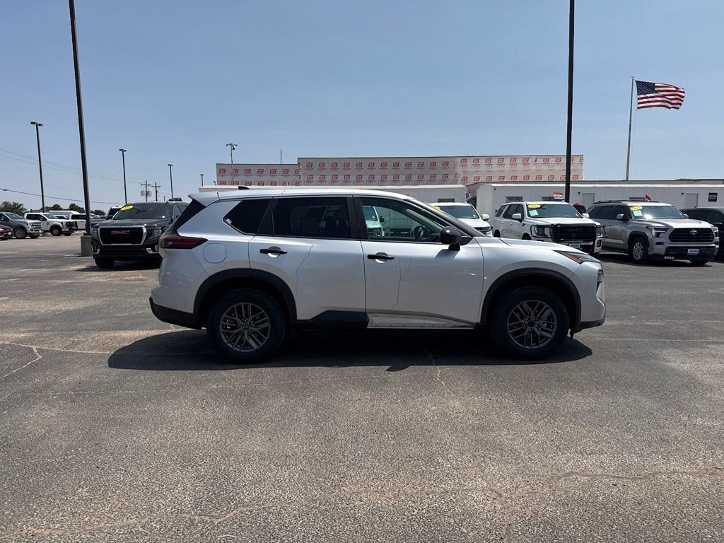 Used 2024 Nissan Rogue S AWD/4WD image 3