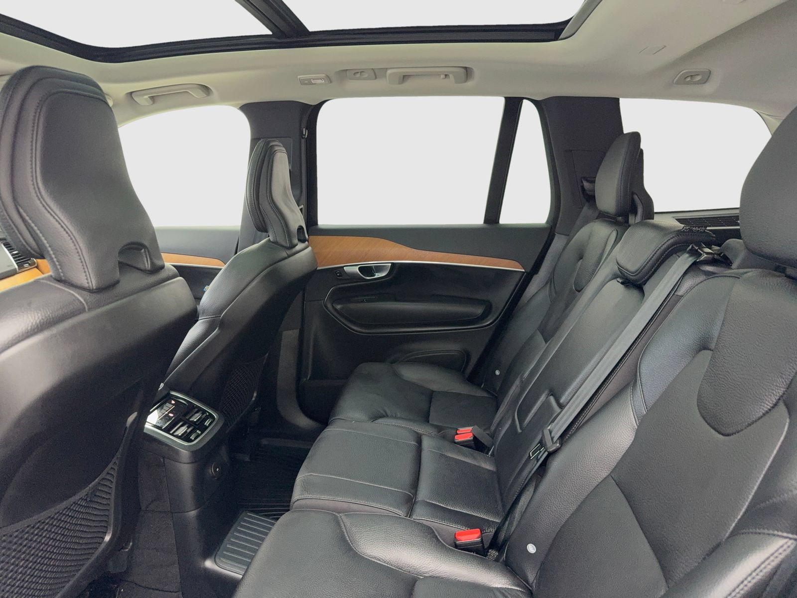 Used 2024 Volvo XC90 T8 Plus AWD/4WD image 37