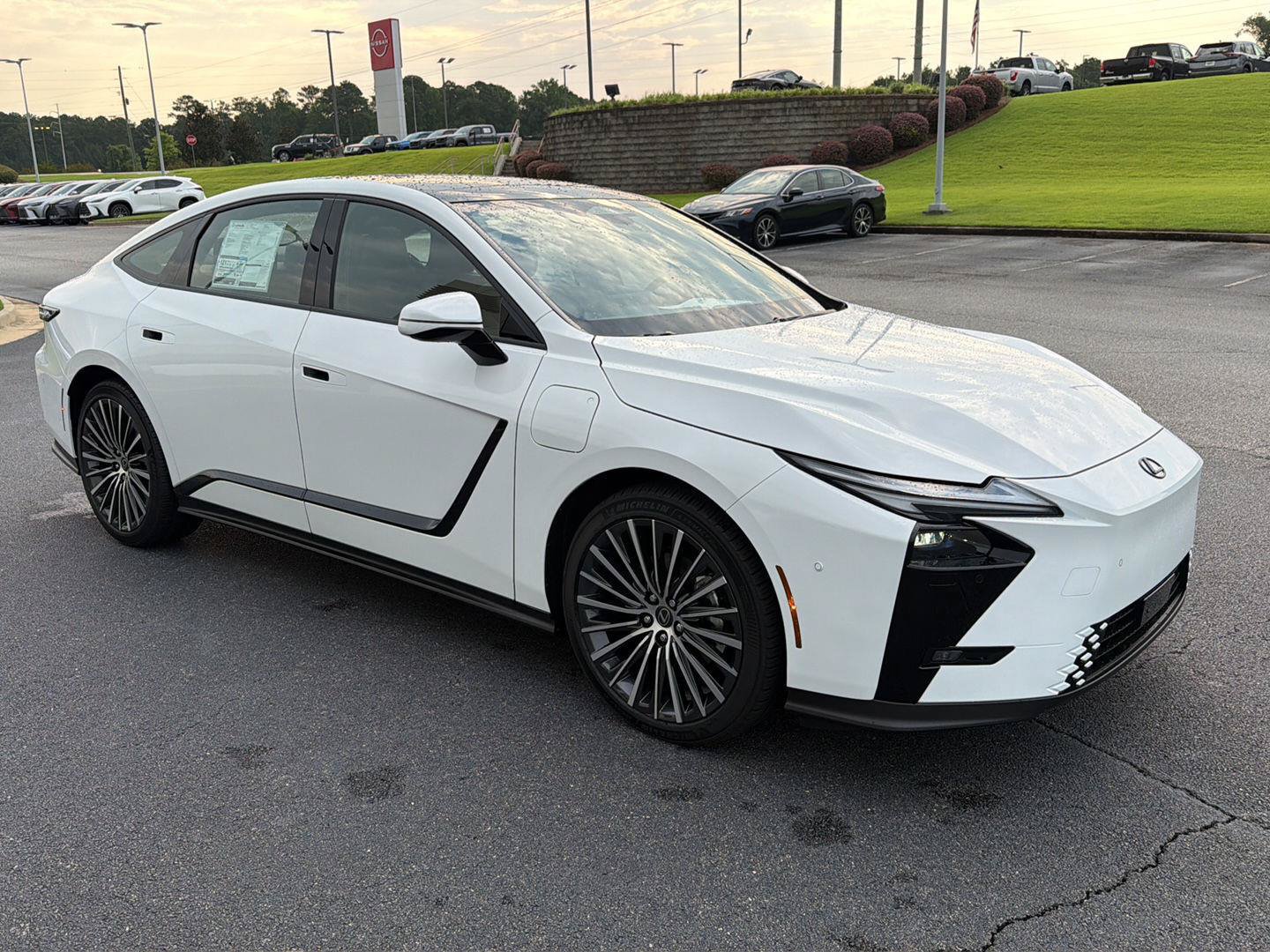 New 2026 Lexus ES 350e w/ Accessory Package (Z2) FWD image 8