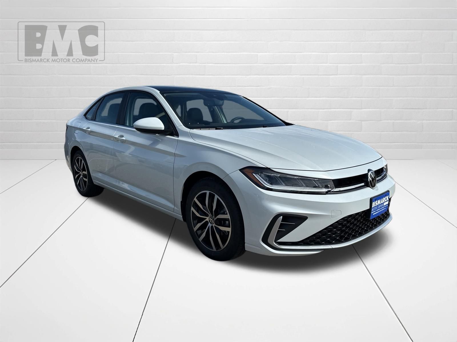 New 2026 Volkswagen Jetta SE image 2