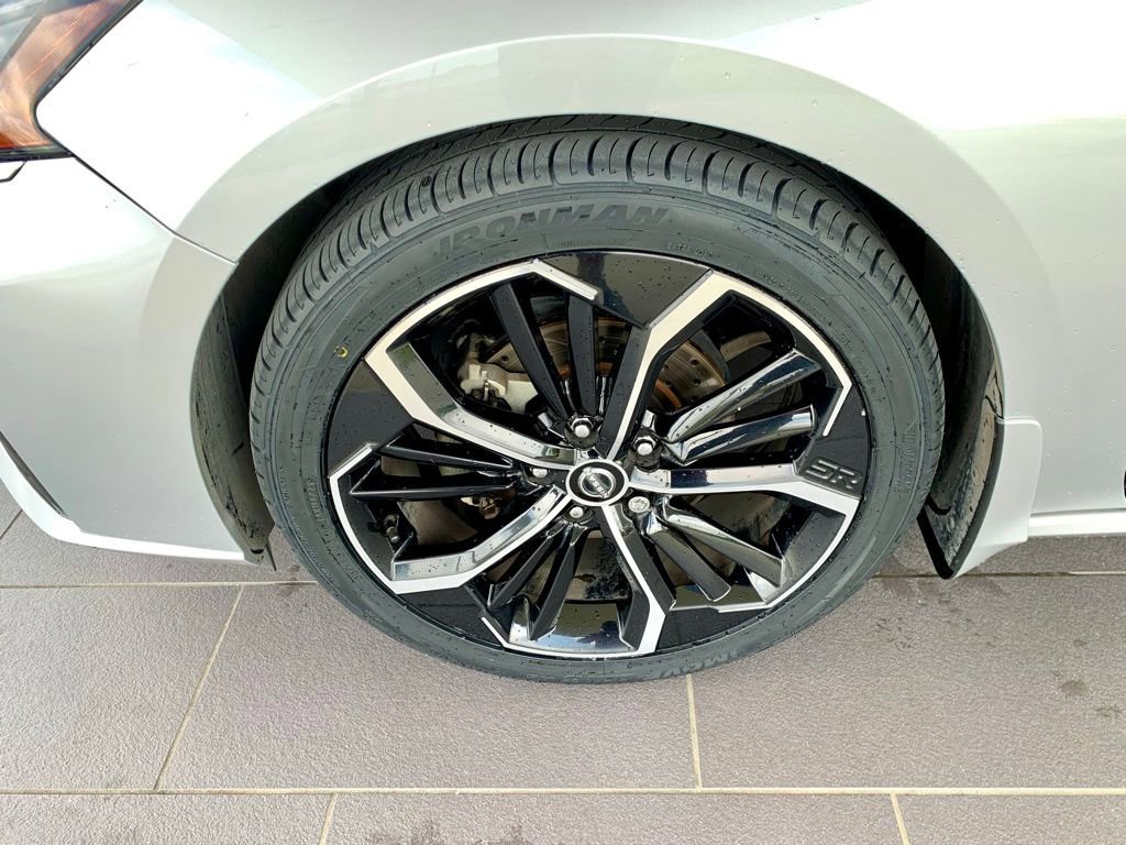 Used 2023 Nissan Altima 2.5 SL FWD image 11