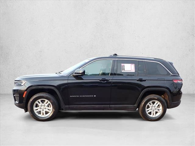 Used 2024 Jeep Grand Cherokee Laredo AWD/4WD image 2