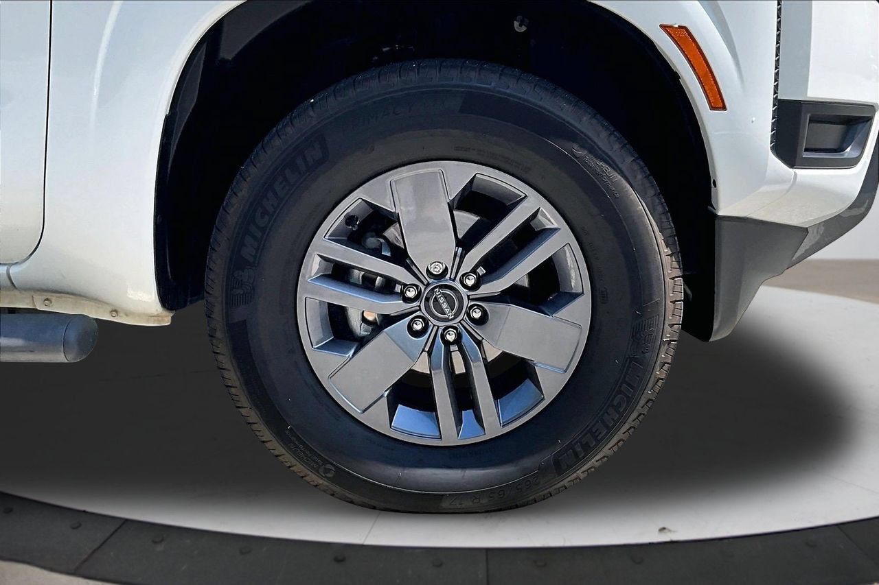 Used 2025 Nissan Frontier SV RWD image 31
