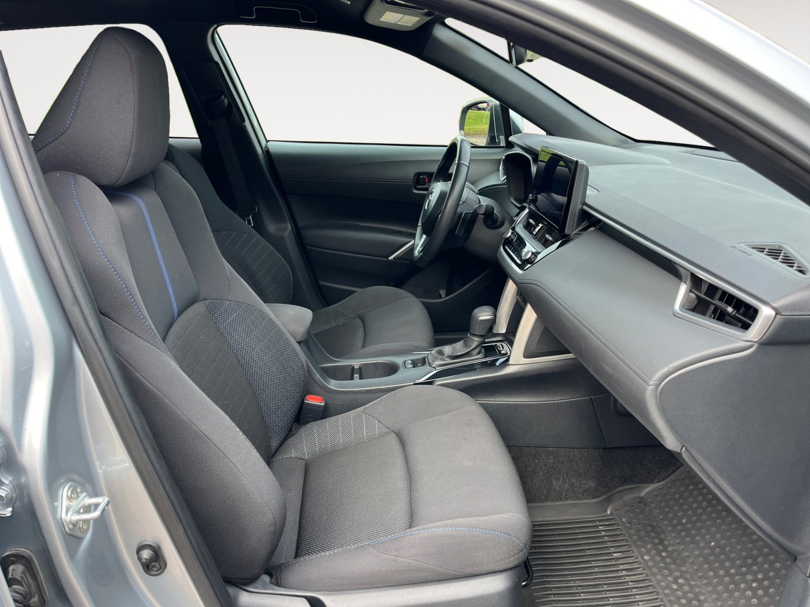 Used 2024 Toyota Corolla Cross AWD Hybrid image 19