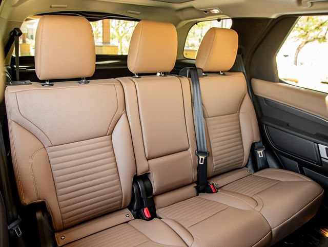 New 2025 Land Rover Discovery Metropolitan Edition AWD/4WD image 24