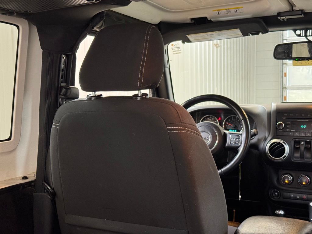 Used 2018 Jeep Wrangler Sahara AWD/4WD image 13