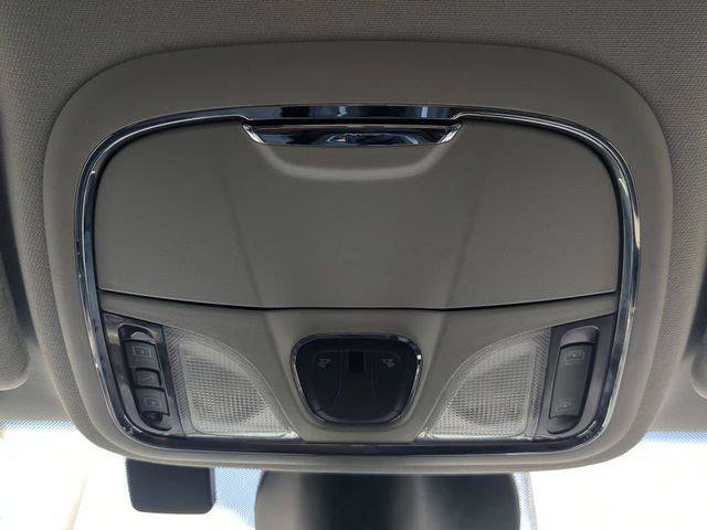 Certified 2022 Jeep Cherokee Latitude w/ Sun & Sound Group AWD/4WD image 23