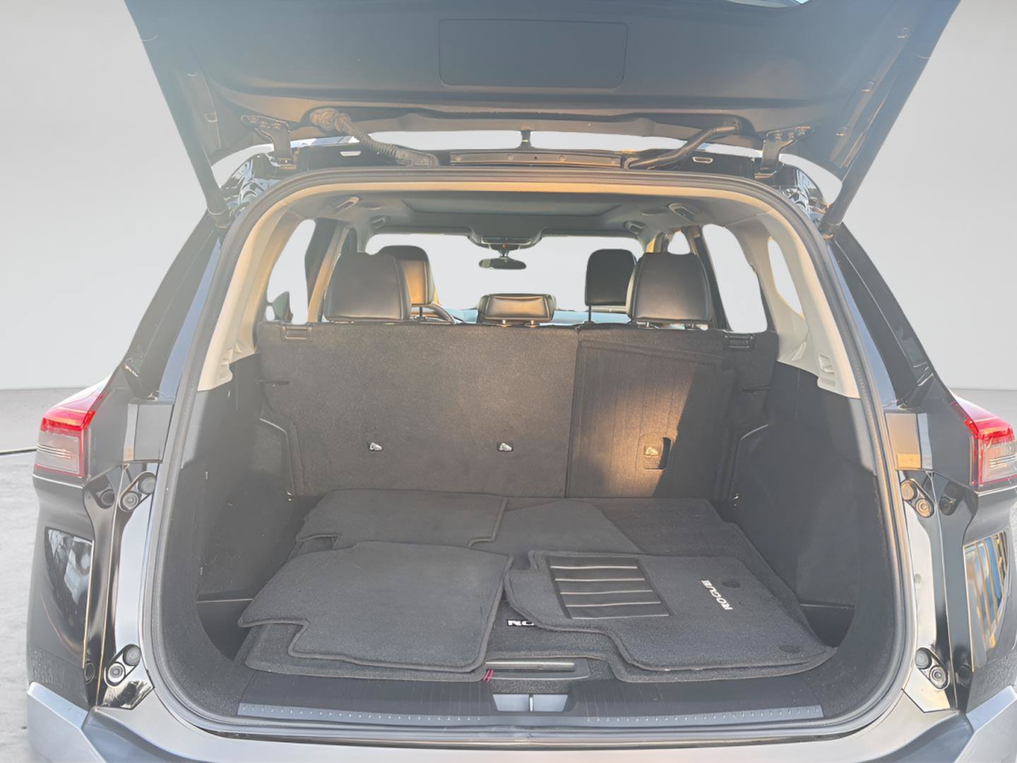 Used 2021 Nissan Rogue SV w/ Premium Package AWD/4WD image 11