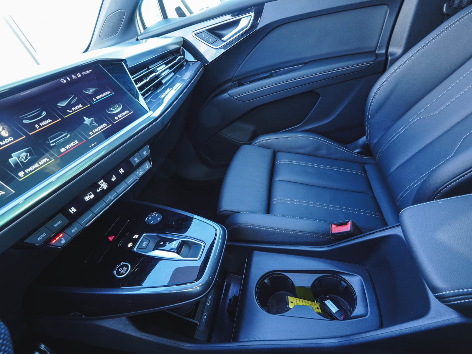 Used 2025 Audi Q4 e-tron Premium image 30