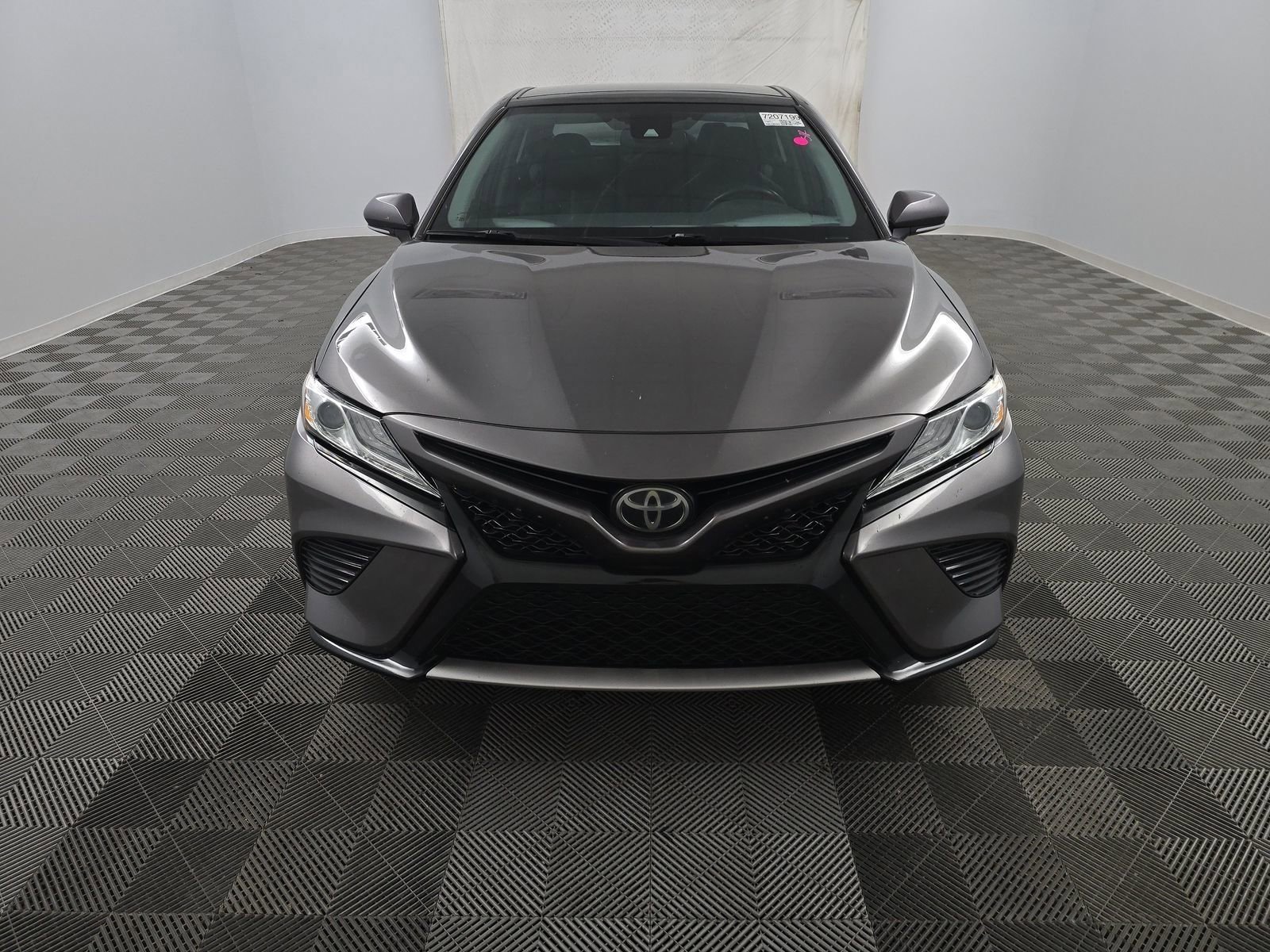 Used 2020 Toyota Camry XSE image 2