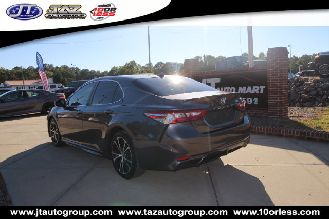 Used 2020 Toyota Camry SE FWD image 5
