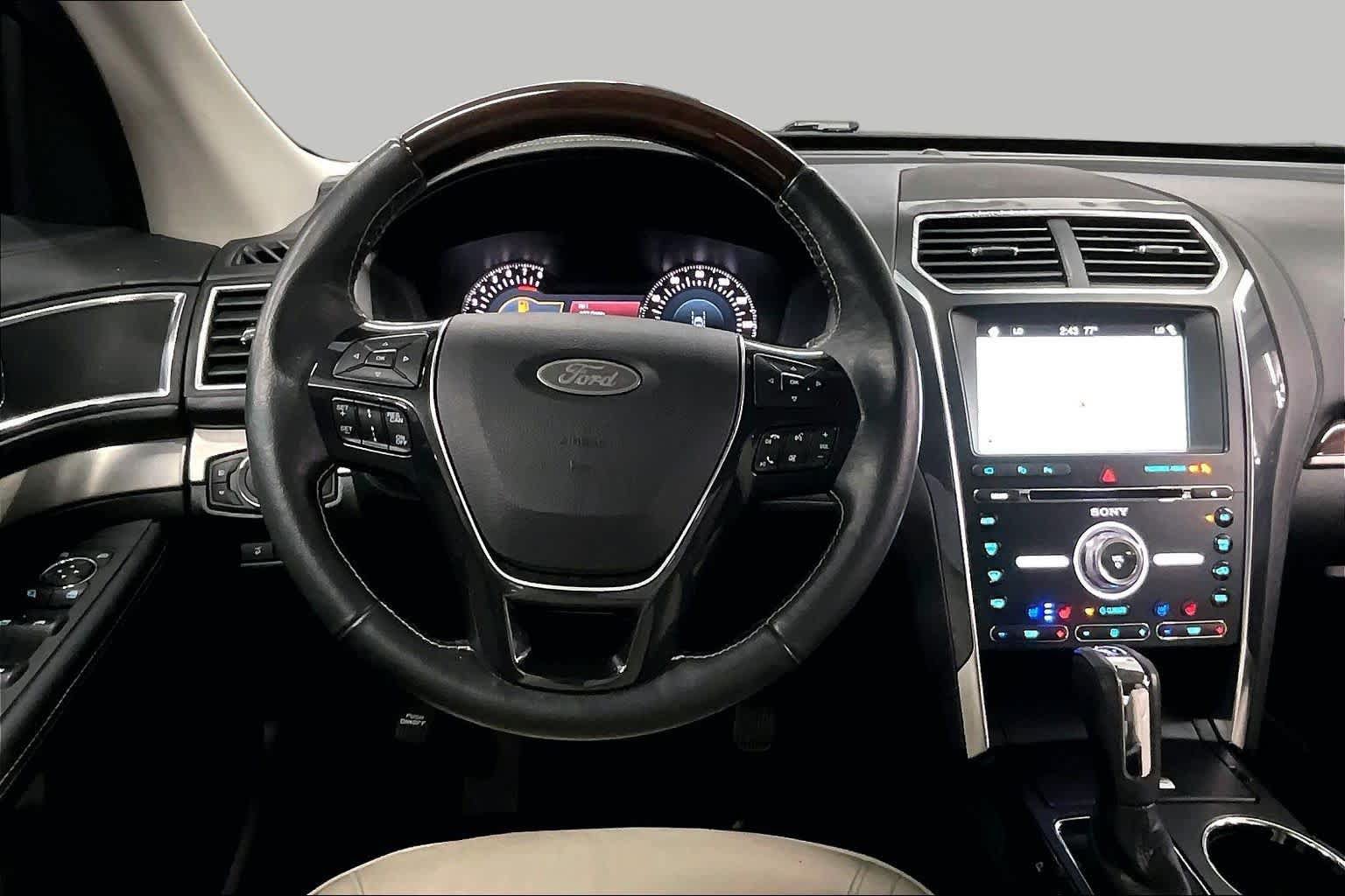 Used 2018 Ford Explorer Platinum AWD/4WD image 5