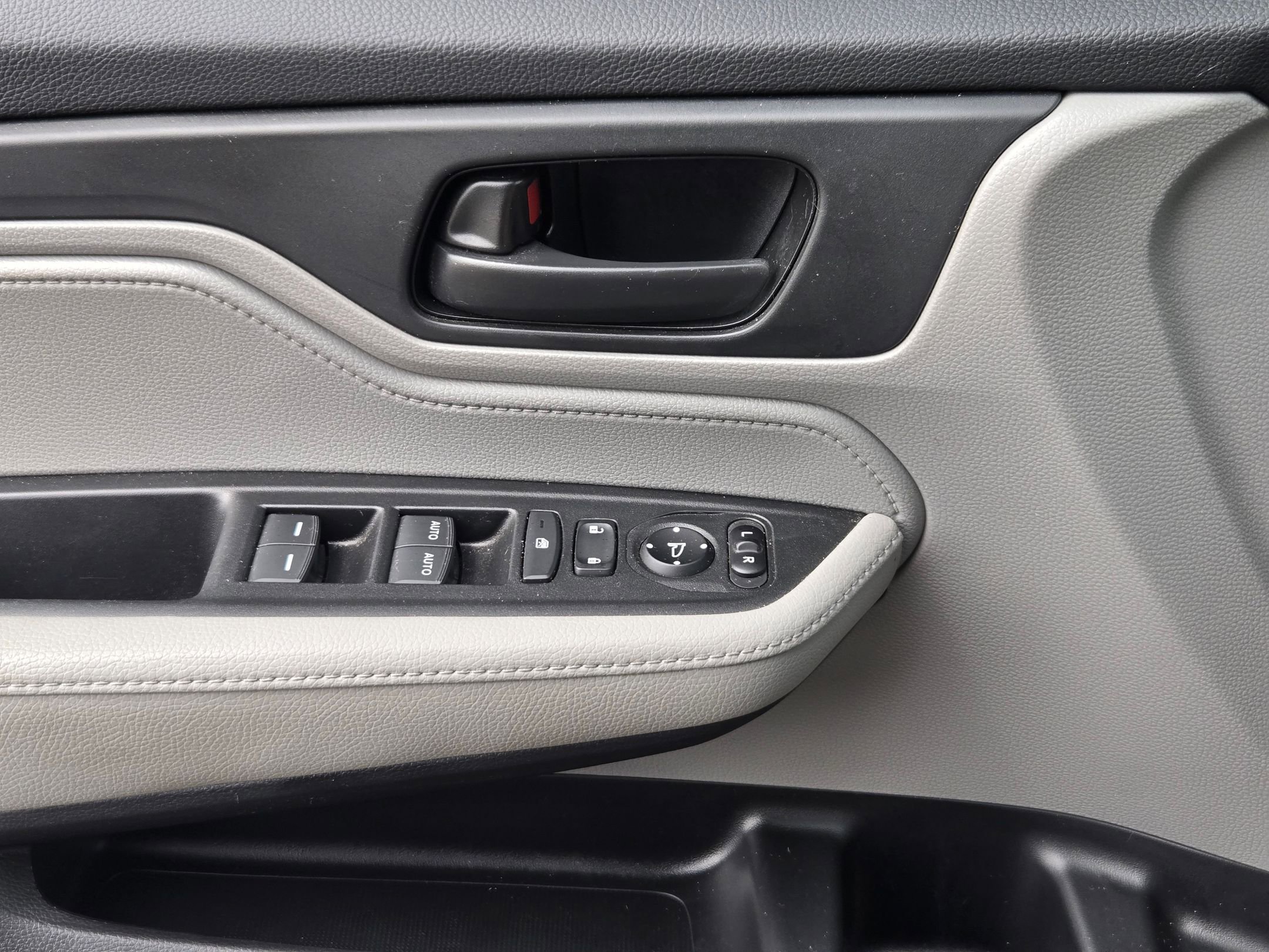 Used 2018 Honda Odyssey LX image 11