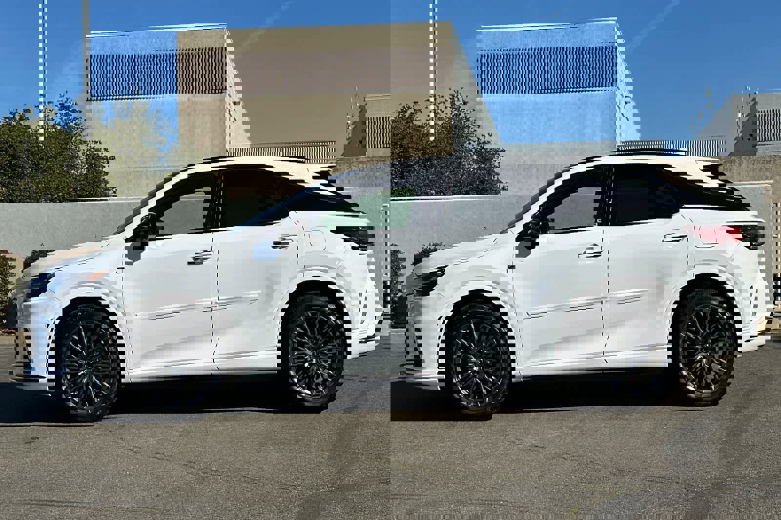 Used 2023 Lexus RX 500h F Sport image 9