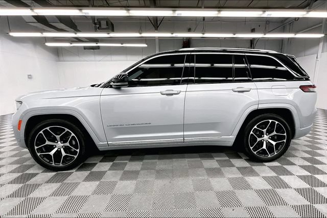 Used 2022 Jeep Grand Cherokee Summit AWD/4WD image 14