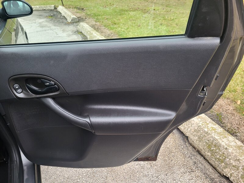 Used 2007 Ford Focus S image 24