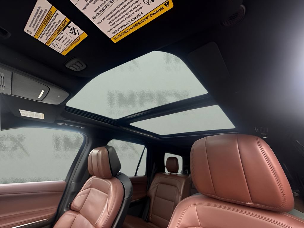 Used 2025 Lincoln Navigator Reserve AWD/4WD image 6