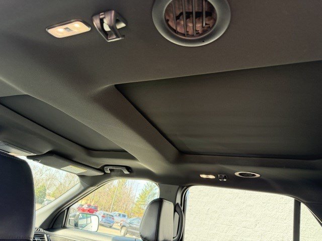 Used 2018 Ford Explorer XLT w/ Equipment Group 202A AWD/4WD image 17