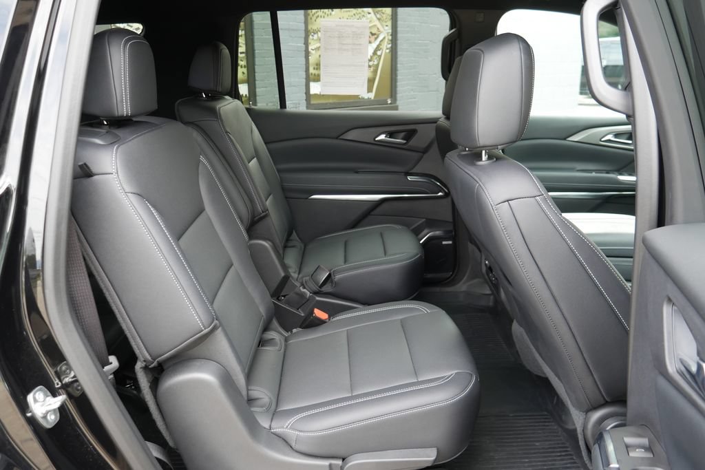 Used 2025 Chevrolet Traverse LT w/ Enhanced Driving Package AWD/4WD image 10