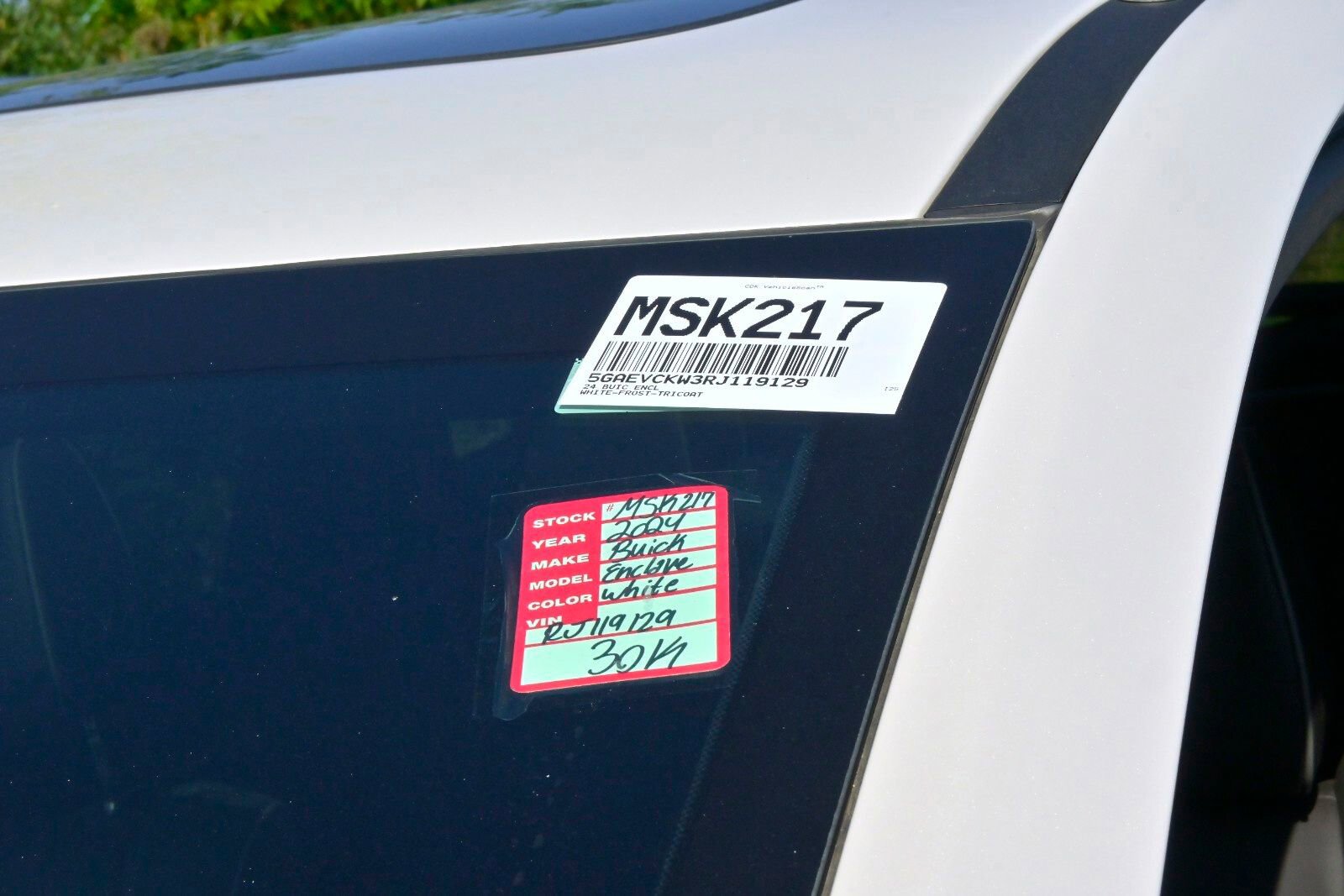 Used 2024 Buick Enclave Avenir w/ Avenir Technology Package image 37