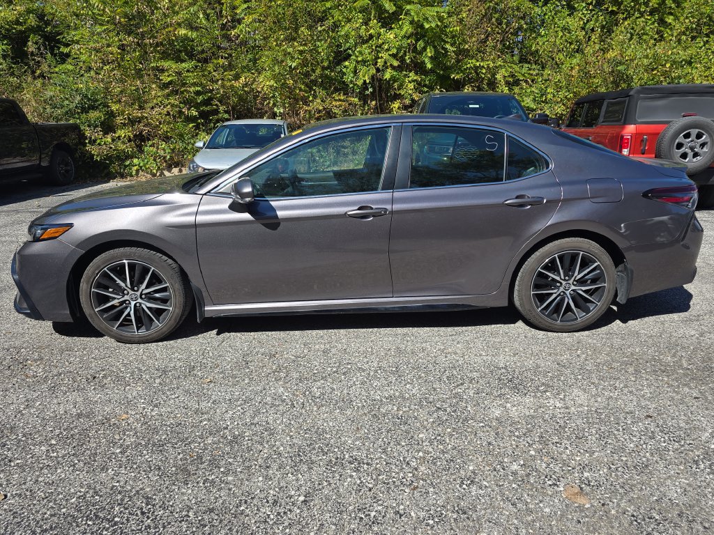 Used 2023 Toyota Camry SE FWD image 3