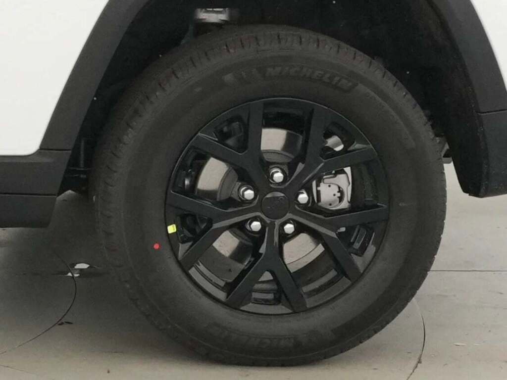 New 2025 Jeep Grand Cherokee Altitude image 34