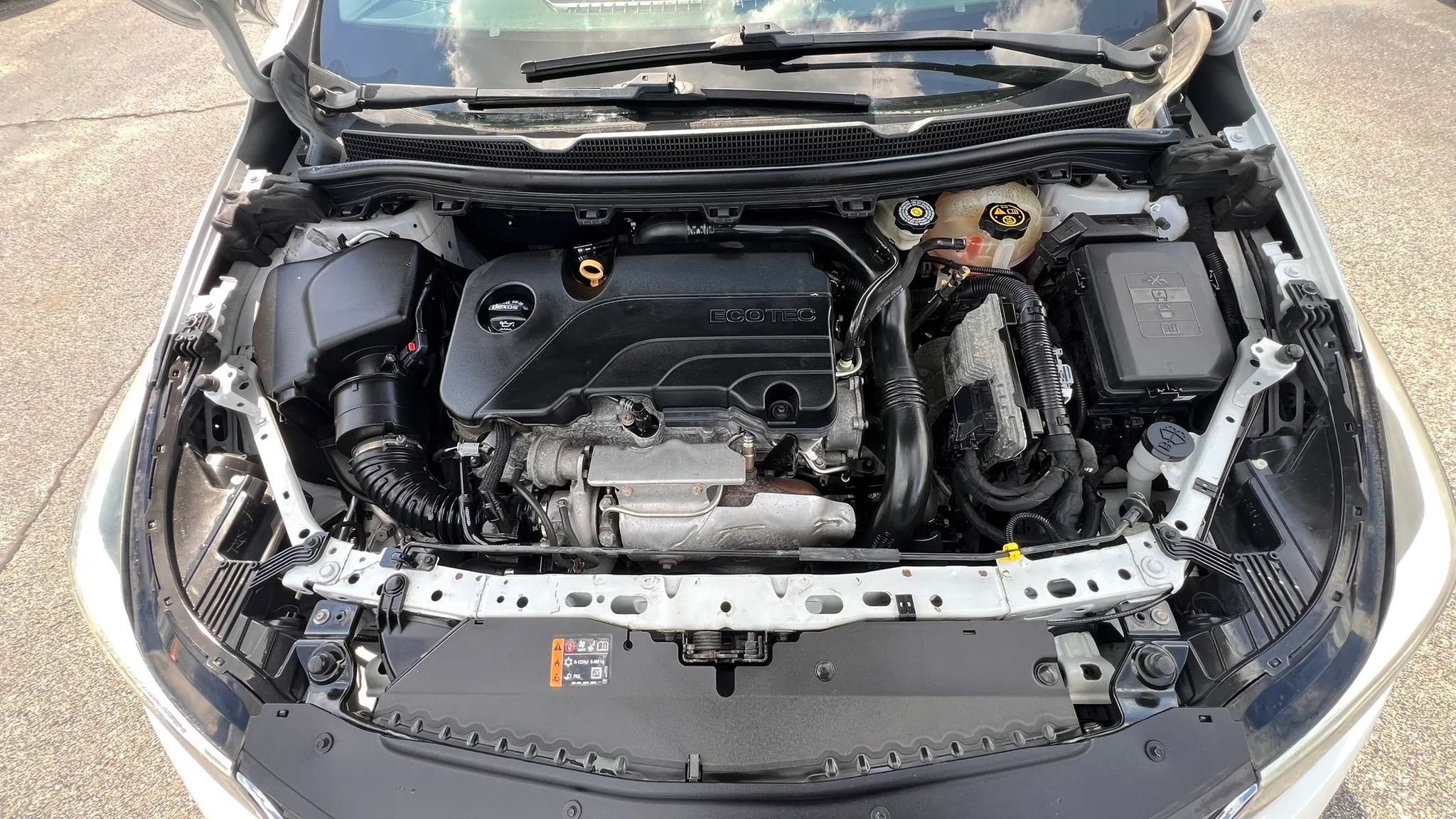Used 2018 Chevrolet Cruze Premier FWD image 38