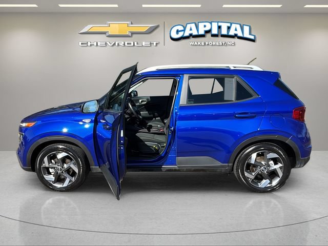 Used 2025 Hyundai Venue SEL FWD image 9