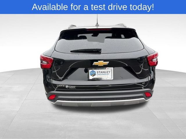 Used 2024 Chevrolet Trax LT w/ Driver Confidence Package FWD image 3