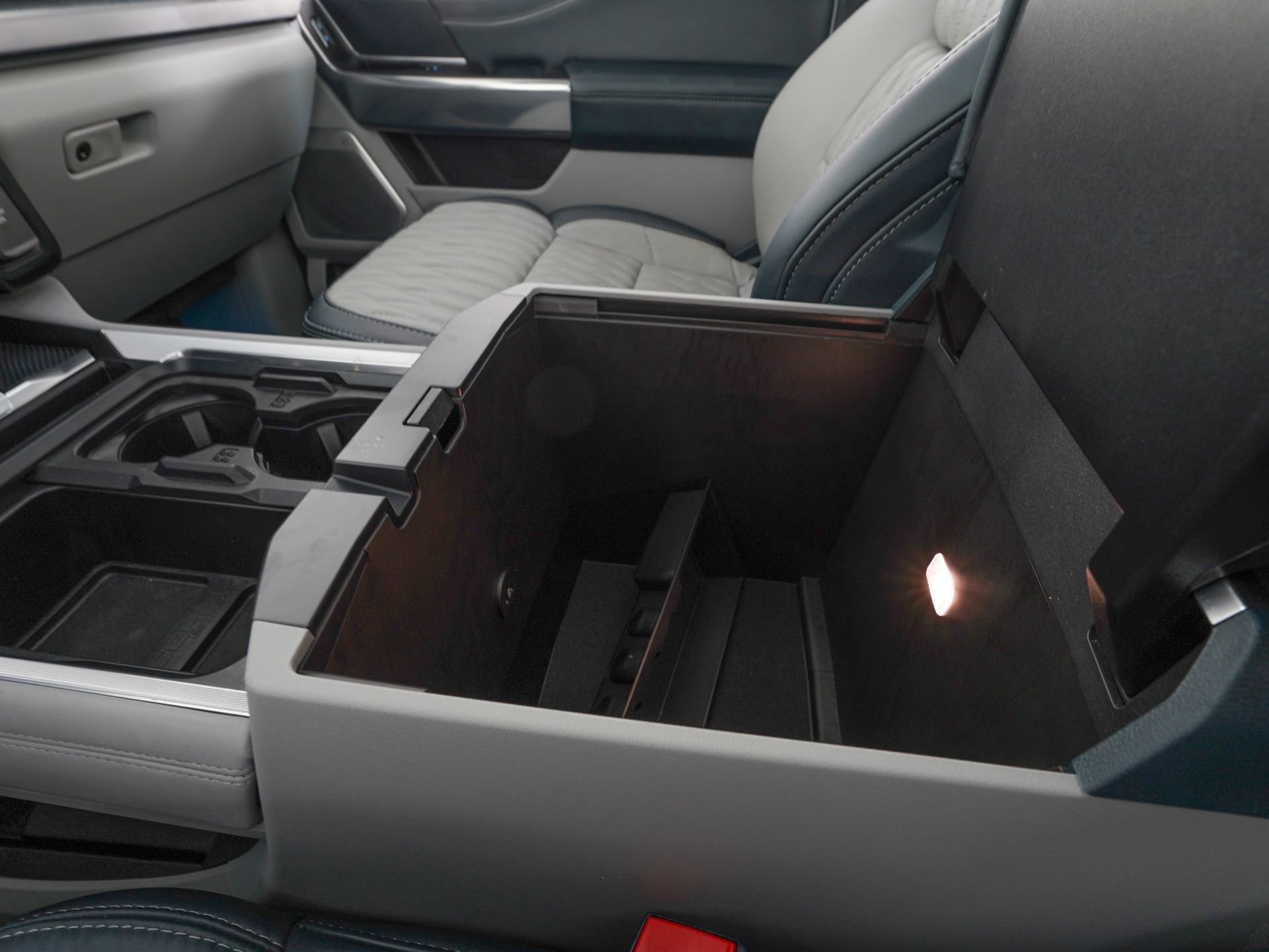 Used 2024 Ford F250 Limited w/ FX4 Off-Road Package AWD/4WD image 29