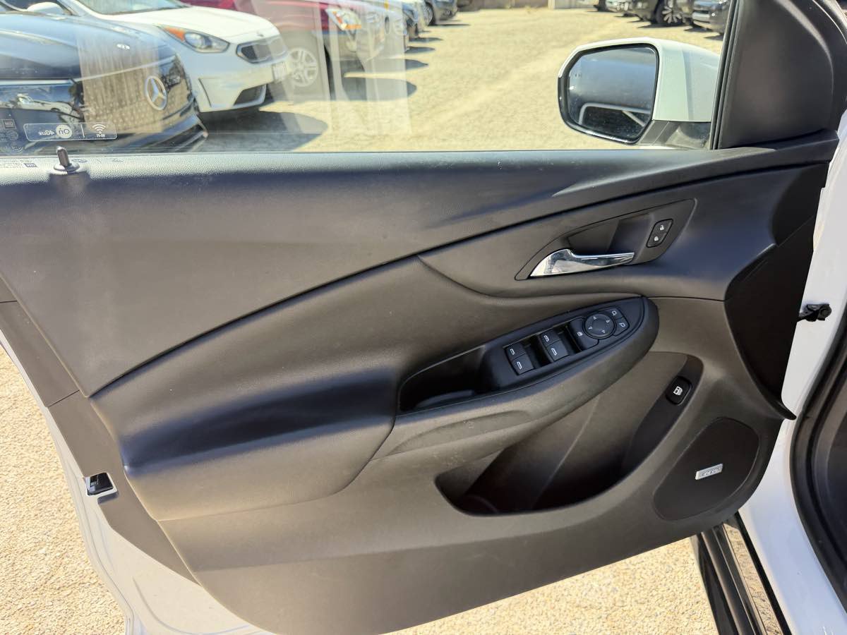 Used 2017 Chevrolet Volt Premier w/ Driver Confidence II Package FWD image 11