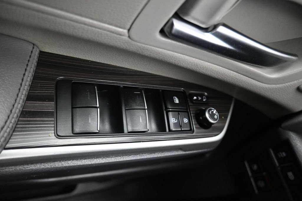 Used 2021 Toyota Sienna Limited FWD image 20