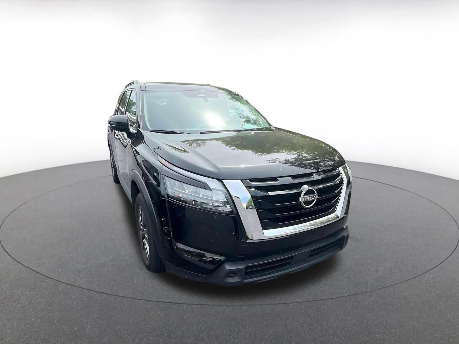 Used 2025 Nissan Pathfinder SV AWD/4WD image 2