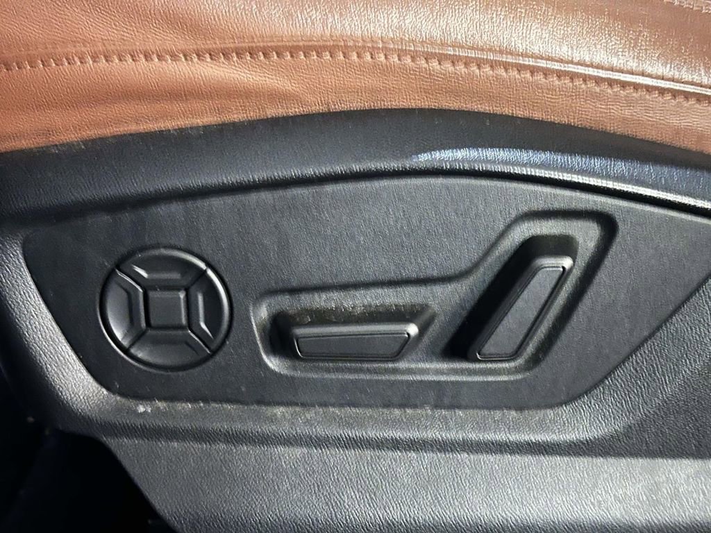 Used 2022 Audi Q8 Premium image 19