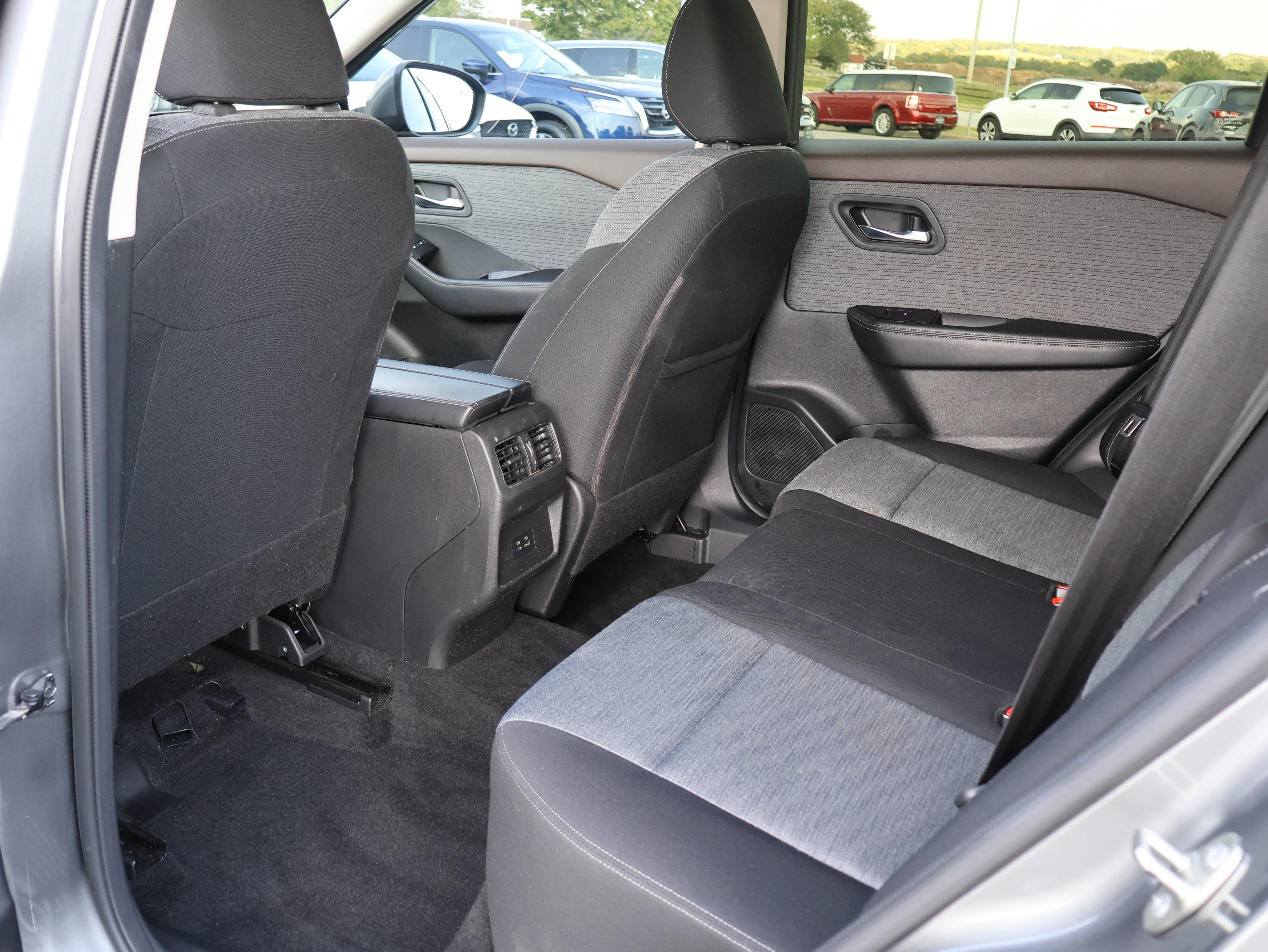 Used 2023 Nissan Rogue SV AWD/4WD image 13
